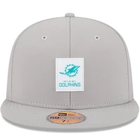 Casquette ajustée New Era grise Miami Dolphins 2025 Sideline Quill Tech 59FIFTY pour homme