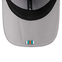 Casquette ajustable New Era grise Miami Dolphins 2025 Sideline M-Crown 9FORTY pour homme