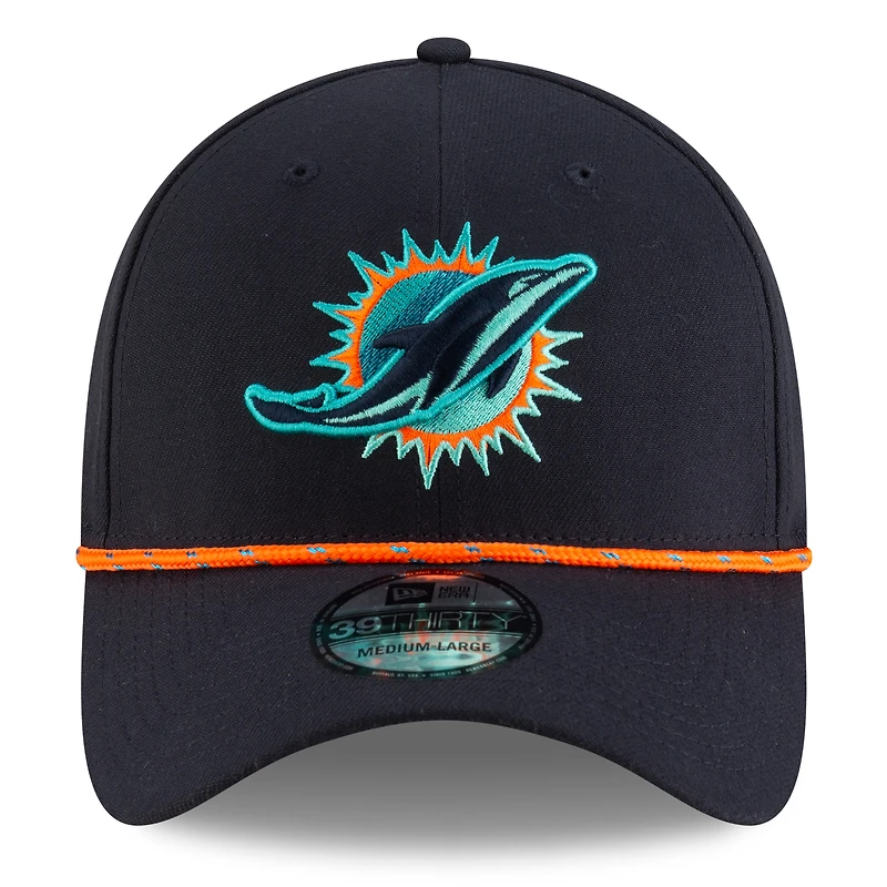 Casquette 39THIRTY Flex Sideline pour homme, bleu Pitch, collection Miami Dolphins 2025 Rivalries, New Era