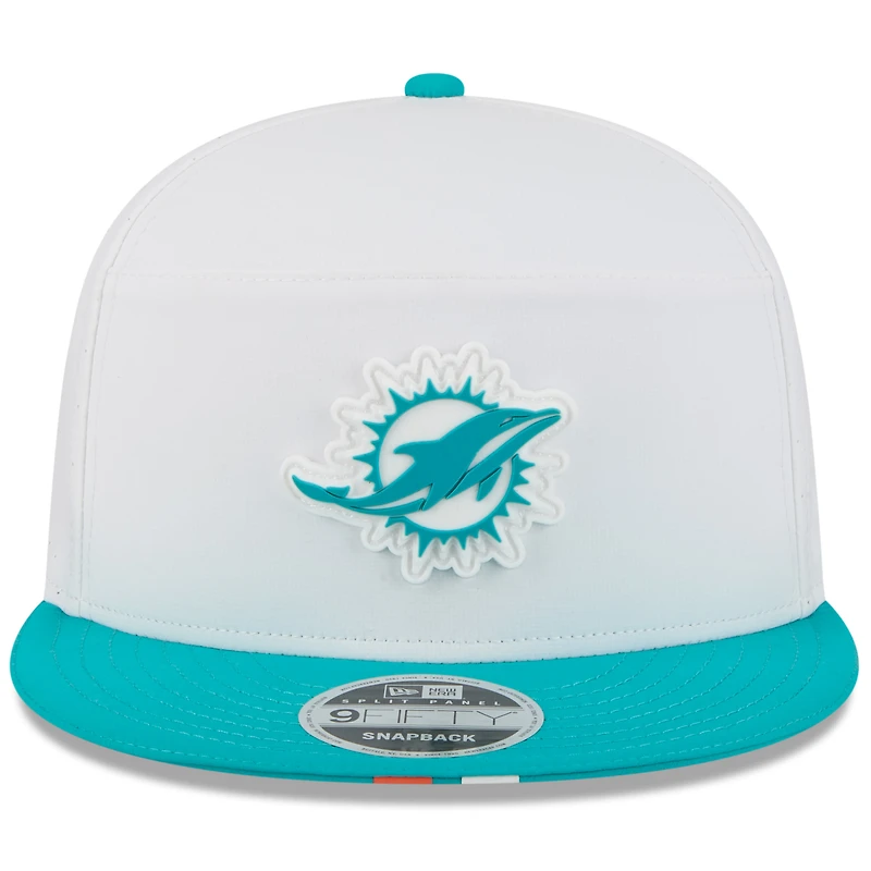 Casquette snapback 9FIFTY à panneaux fendus New Era pour homme, blanc/bleu marine, Miami Dolphins, camp d'entraînement NFL 2025