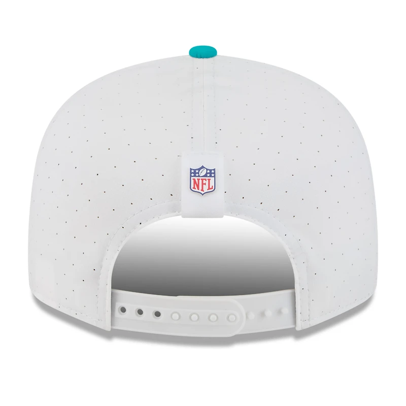 Casquette snapback 9FIFTY à panneaux fendus New Era pour homme, blanc/bleu marine, Miami Dolphins, camp d'entraînement NFL 2025