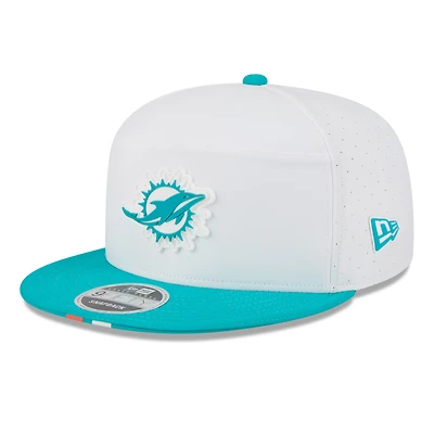 Casquette snapback 9FIFTY à panneaux fendus New Era pour homme, blanc/bleu marine, Miami Dolphins, camp d'entraînement NFL 2025