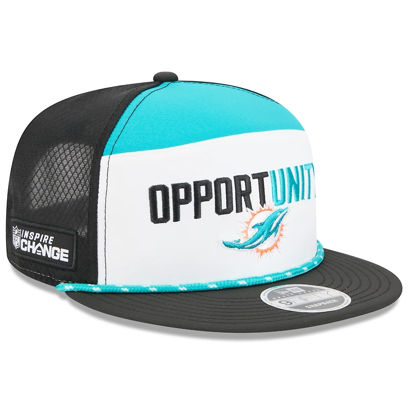 Casquette snapback New Era 9FIFTY pour homme, blanche et noire, Miami Dolphins 2025 Inspire Change, à panneaux séparés.