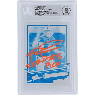 Tua Tagovailoa Miami Dolphins Autographié 2020 Panini Donruss The Rookies Cyan Printing Plate #2 #1/1 Beckett Fanatics Witnessed Authenticated Rookie Card avec l'inscription "2020 #5 Pick"