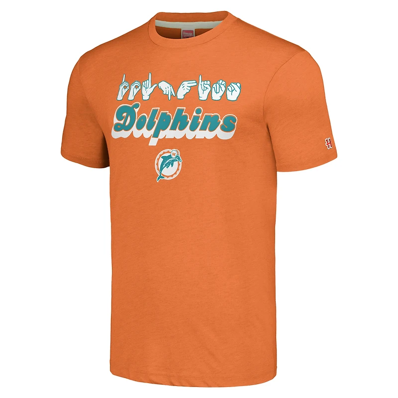 T-shirt unisexe orange hommage Miami Dolphins The NFL ASL Collection par Love Sign en langue des signes américaine