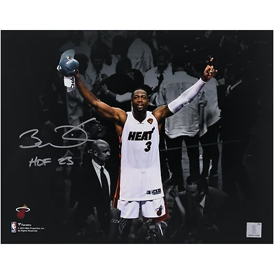 Photographie autographiée de 11"x 14" de Dwyane Wade par le Miami Heat avec l'inscription "HOF 23"