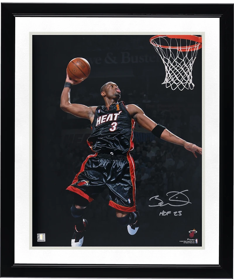 Photo dédicacée de Dwyane Wade (Miami Heat) - 40,6 x 50,8 cm (16 x 20 pouces) - Finales NBA 2006 - Dunk Spotlight - avec inscription « HOF 23 »