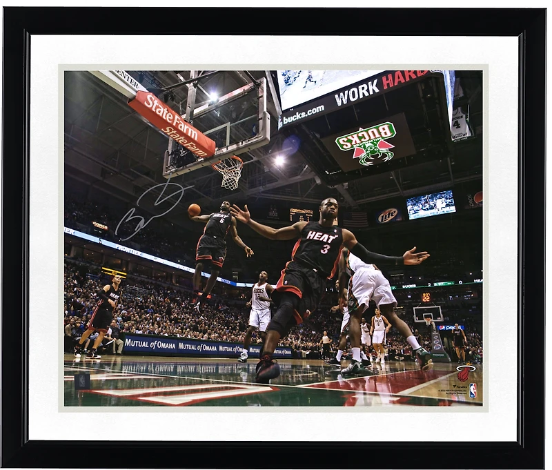 Dwyane Wade Miami Heat Autographed 16'' x 20'' Alley-Oop to Lebron James Photograph