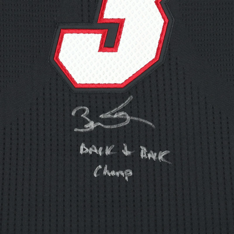 Maillot Swingman noir dédicacé par Dwyane Wade du Miami Heat, Mitchell & Ness 2012-13, avec inscription « Back 2 Back Champ »