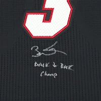 Maillot Swingman noir dédicacé par Dwyane Wade du Miami Heat, Mitchell & Ness 2012-13, avec inscription « Back 2 Back Champ »