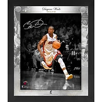 Collage photo flottant encadré autographié par Dwyane Wade Miami Heat 20" x 24" NBA Hall of Fame 2023
