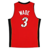 Maillot rouge Swingman Mitchell & Ness 2005-2006 autographié par Dwyane Wade Miami Heat avec inscription « Flash »