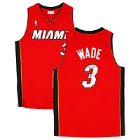 Maillot Swingman rouge autographié par Dwyane Wade Miami Heat Mitchell & Ness 2005-06 avec inscription « HOF 23 »