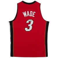 Maillot rouge Swingman autographié par Dwyane Wade, Miami Heat, Mitchell & Ness, 2005-2006