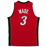 Maillot rouge Swingman autographié par Dwyane Wade, Miami Heat, Mitchell & Ness, 2005-2006
