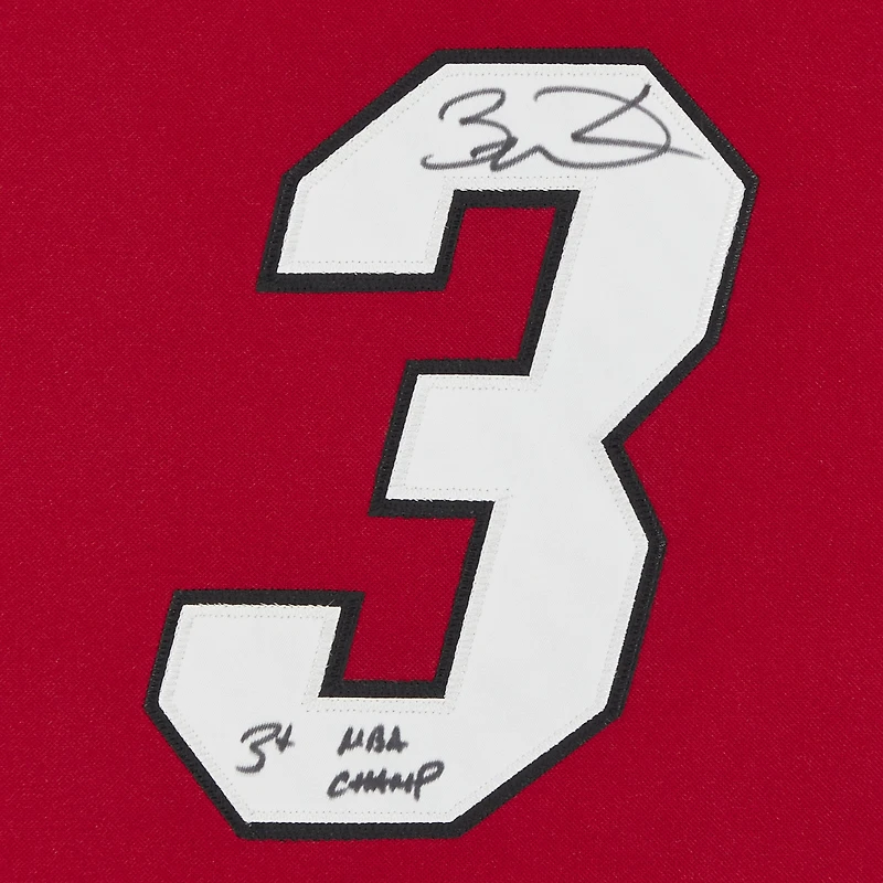 Maillot authentique dédicacé par Mitchell & Ness par Dwyane Wade des Miami Heat avec inscription « 3x NBA Champ »