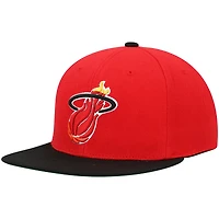 Casquette Snapback Mitchell & Ness rouge/noir Miami Heat Hardwood Classics pour hommes
