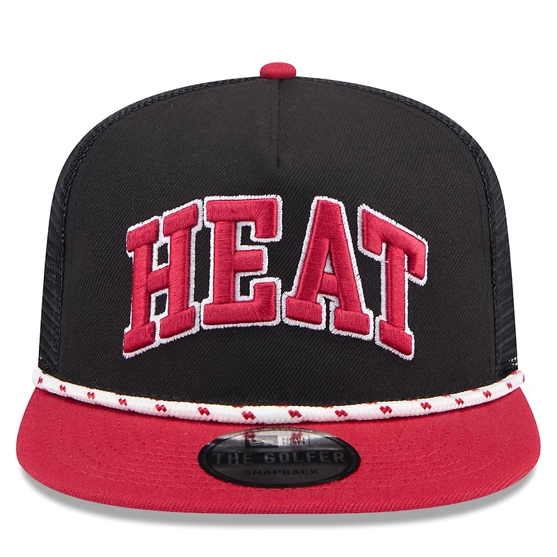 Casquette Snapback Miami Heat Throwback Team Arch Golfer New Era pour hommes, noir/rouge