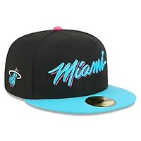 Casquette ajustée New Era 59FIFTY pour homme, noire et turquoise, édition Miami Heat 2025/26 City.