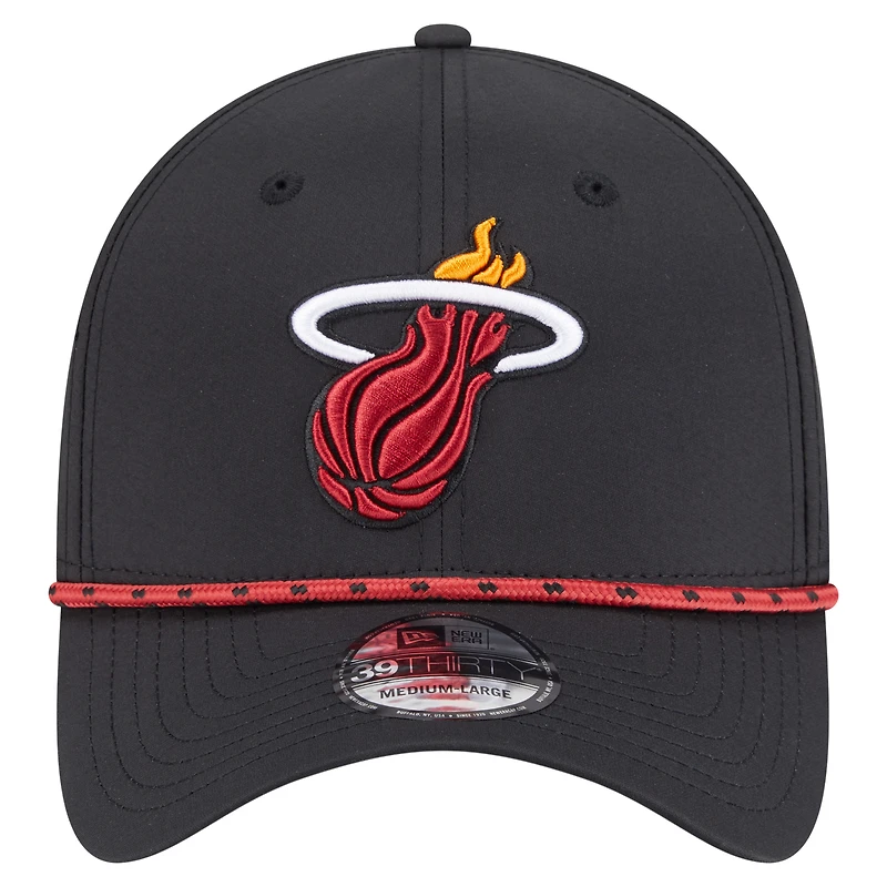 Casquette New Era noire Miami Heat Featherweight Poly Rope Flex 39Thirty pour homme