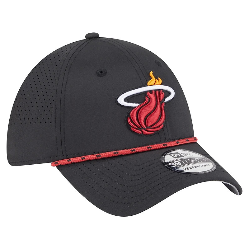 Casquette New Era noire Miami Heat Featherweight Poly Rope Flex 39Thirty pour homme