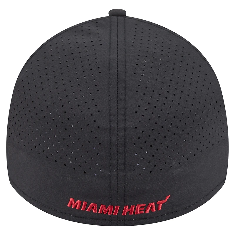 Casquette New Era noire Miami Heat Featherweight Poly Rope Flex 39Thirty pour homme