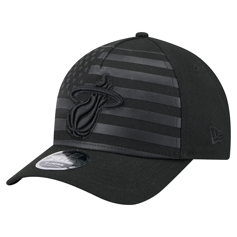 Casquette ajustable A-Frame 9FORTY noire pour homme avec drapeau du jour de match des Miami Heat de New Era
