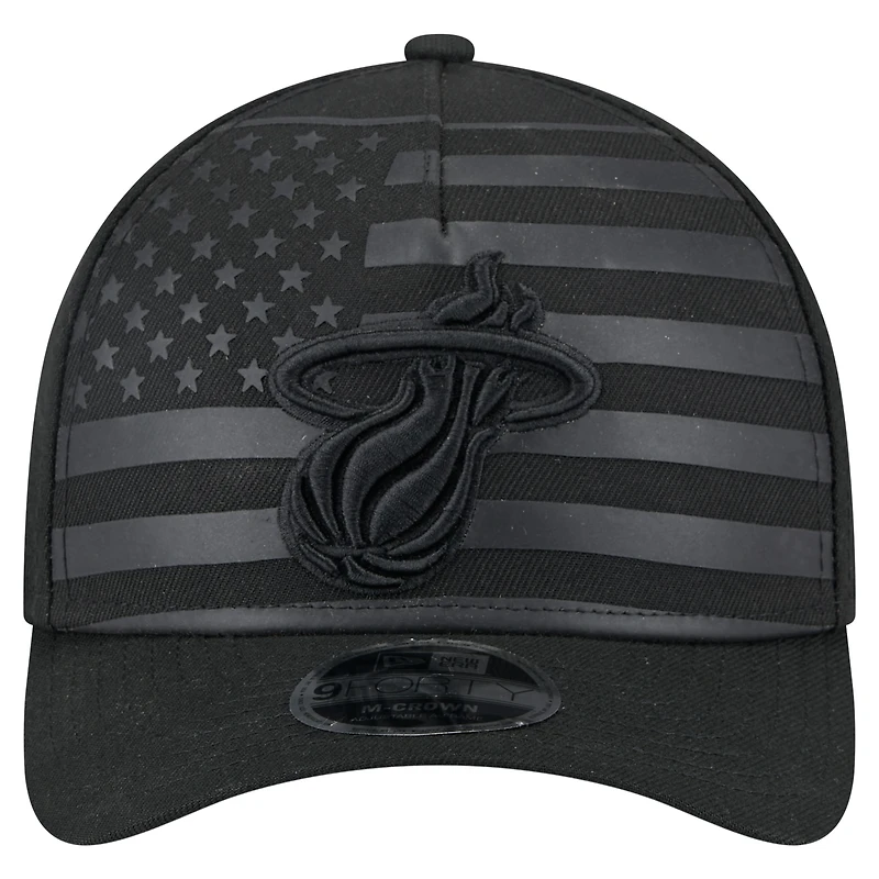Casquette ajustable A-Frame 9FORTY noire pour homme avec drapeau du jour de match des Miami Heat de New Era