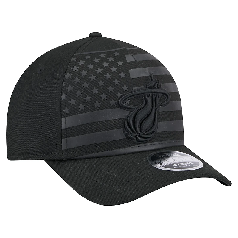 Casquette ajustable A-Frame 9FORTY noire pour homme avec drapeau du jour de match des Miami Heat de New Era