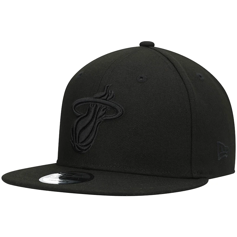 Men's New Era Miami Heat Black On Black 9FIFTY Snapback Hat