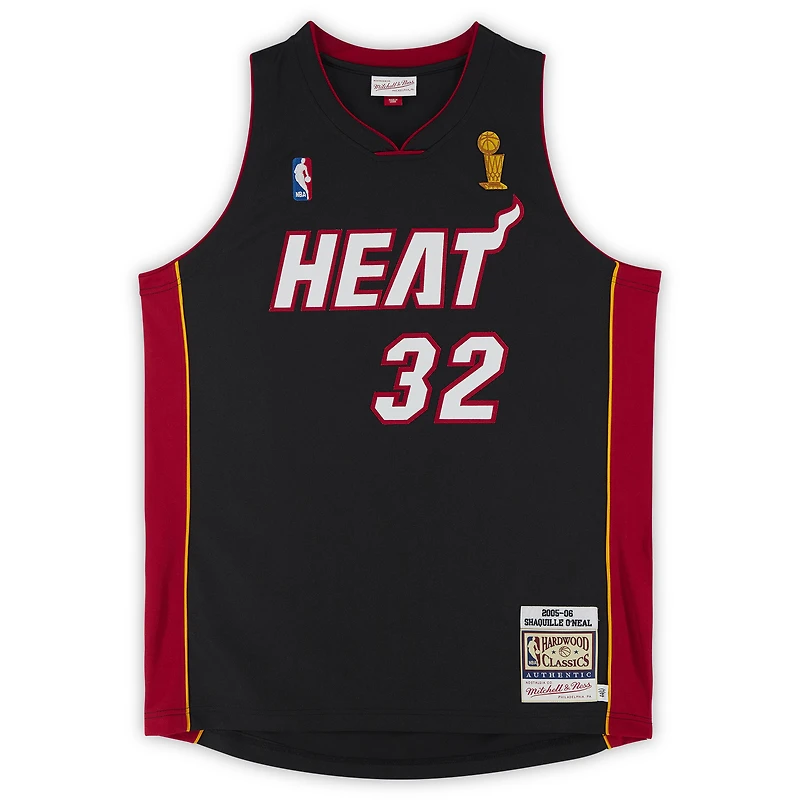 Maillot authentique Mitchell & Ness autographié par Shaquille O'Neal du Miami Heat, saison 2005-2006, avec écusson de trophée