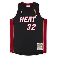 Maillot authentique Mitchell & Ness autographié par Shaquille O'Neal du Miami Heat, saison 2005-2006, avec écusson de trophée