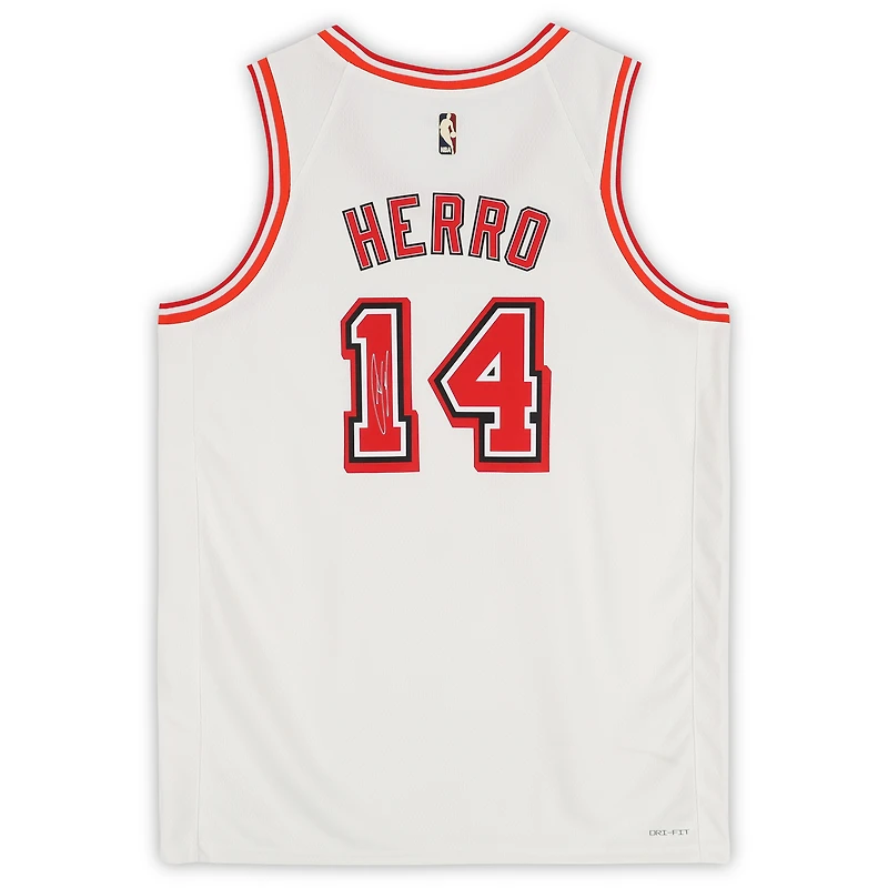 Maillot Nike Swingman blanc dédicacé par Tyler Herro des Miami Heat 2022-23