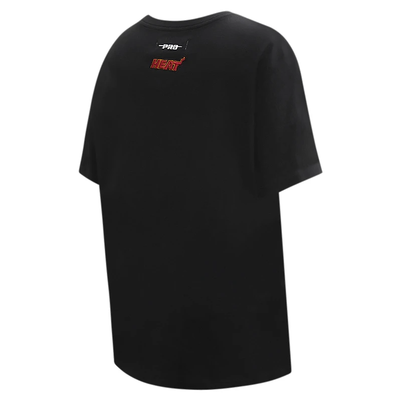 T-shirt petit ami Pro Standard noir Miami Heat Script pour femmes