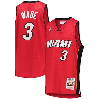 Maillot Swingman rouge Mitchell & Ness Dwyane Wade Miami Heat 2005/06 Hardwood Classics pour enfant
