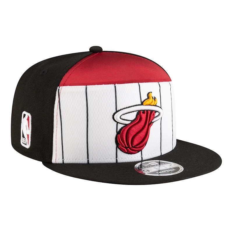 Casquette snapback 9FIFTY blanche/noire pour jeunes New Era Miami Heat 2025 NBA Tip Off Split Panel