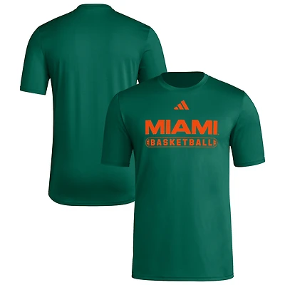T-shirt de basket-ball adidas vert Miami Hurricanes pour homme, porté sur le terrain avant match.