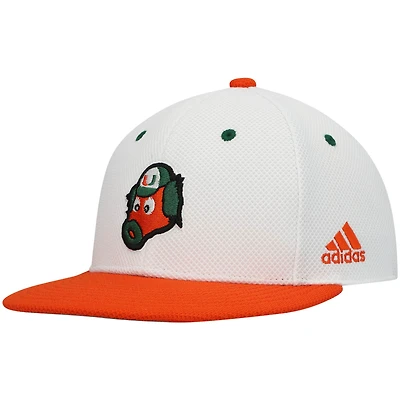 Casquette de baseball ajustée sur le terrain des Hurricanes Miami adidas pour hommes, blanche