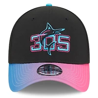 Casquette City Connect 39THIRTY Flex noire/rose pour homme des Miami Marlins 2025 de New Era