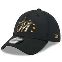 Casquette flexible 39THIRTY pour la Journée des forces armées 2024 New Era noire Miami Marlins hommes