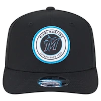 Casquette extensible à bouton-pression New Era noire Miami Marlins Circle Patch 9SEVENTY pour homme