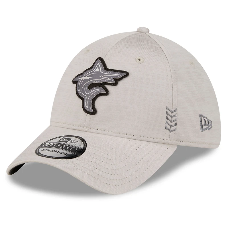 Casquette New Era 39THIRTY Flex crème Miami Marlins 2024 Clubhouse pour homme