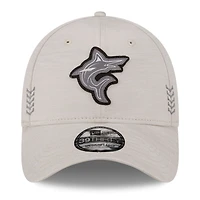 Casquette New Era 39THIRTY Flex crème Miami Marlins 2024 Clubhouse pour homme