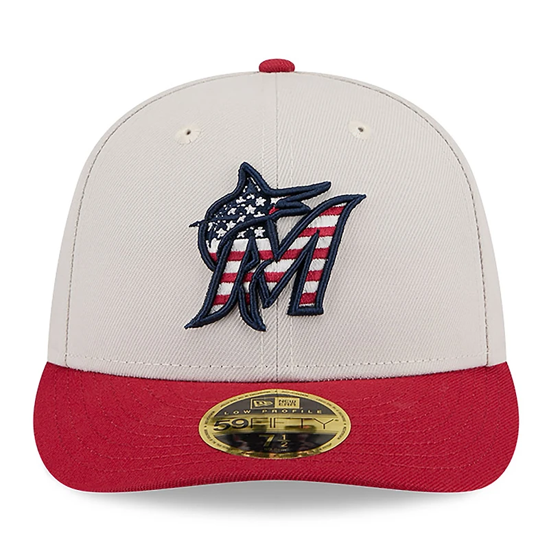 Casquette ajustée 59FIFTY à profil bas du 4 juillet New Era pour hommes, kaki/rouge, Miami Marlins 2024