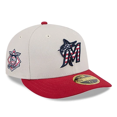 Casquette ajustée 59FIFTY à profil bas du 4 juillet New Era pour hommes, kaki/rouge