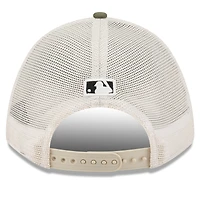 Casquette ajustable 9FORTY M-Crown A-Frame pour homme, beige clair/olive, Miami Marlins 2025 Armed Forces Day, New Era