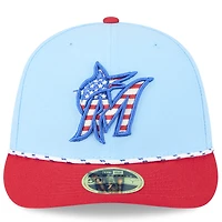 Casquette ajustée 59FIFTY bleu clair/rouge Miami Marlins 2025 pour homme, modèle 4 juillet, à profil bas