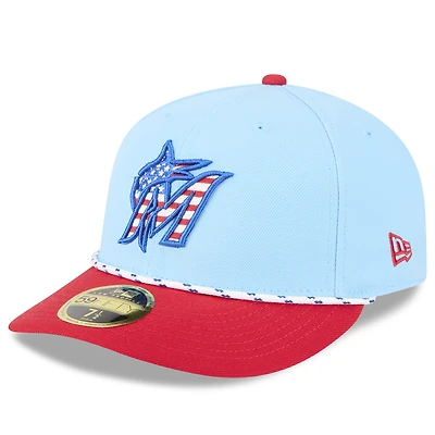 Casquette ajustée 59FIFTY bleu clair/rouge Miami Marlins 2025 pour homme, modèle 4 juillet, à profil bas