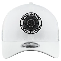 Casquette trucker ajustable New Era blanche Miami Marlins 2026 Spring Training Fan Pack 9SEVENTY pour homme