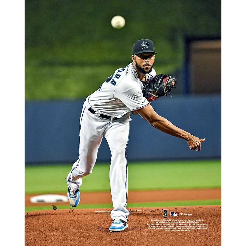 Sandy Alcantara, joueur non signé des Miami Marlins, livre une photo de pitch